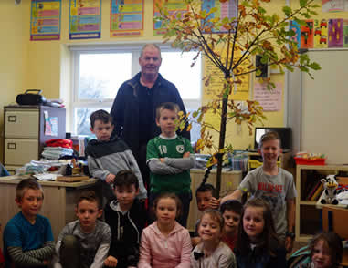 Tree Expert, Liam, talking to the pupils of St Aidans NS Ballintrillick